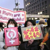 82.000 chữ ký phản đối luật phá thai ở Nhật